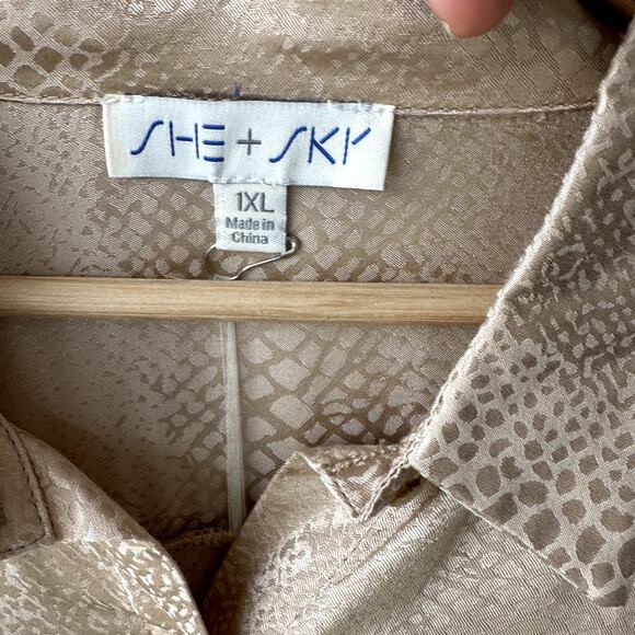 NWT She + Sky 1X Gold Satin Jacquard Snake Button Front Blouse Career Event - Picture 6 of 7